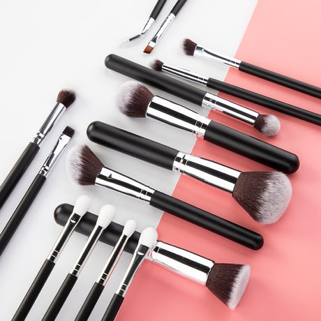 Professional Makeup Brush Set - Silk Rolla