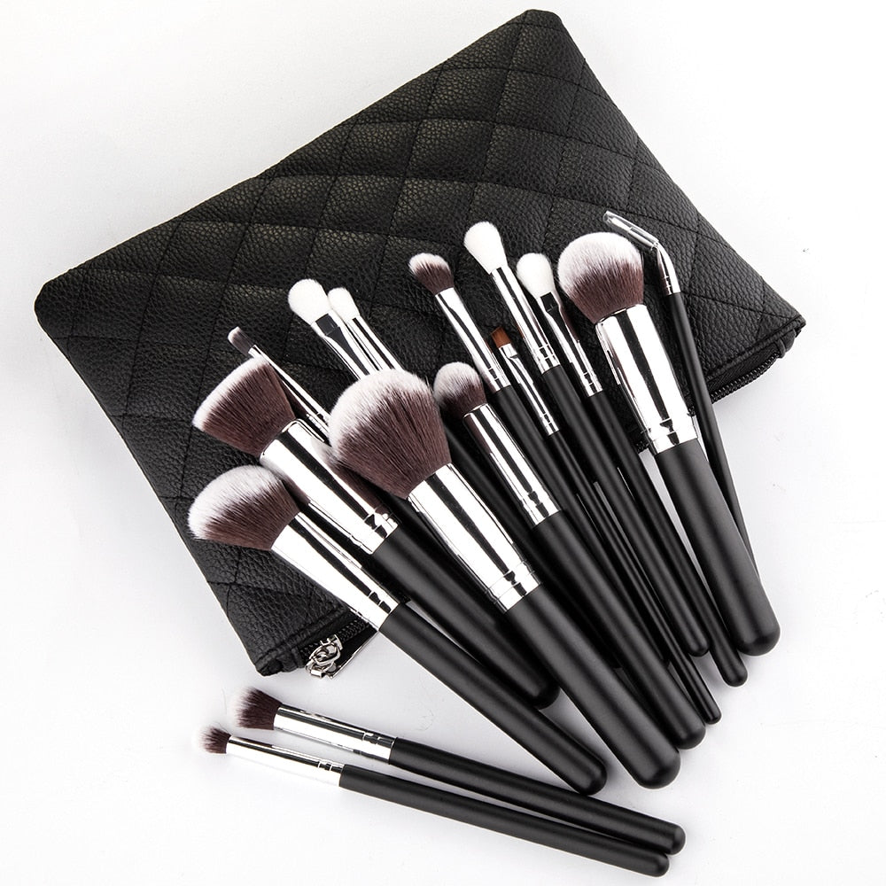 Professional Makeup Brush Set - Silk Rolla